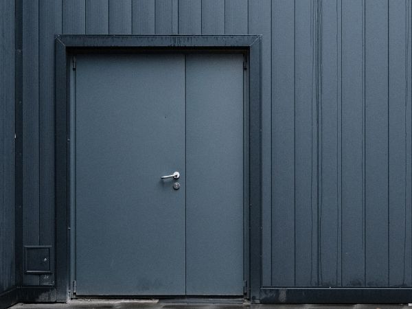 Drzwi techniczne - Kluczowy element bezpieczeństwa i efektywności w budownictwie